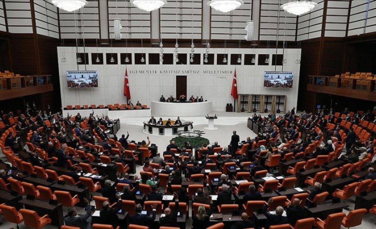 Başörtüsüyle ilgili Anayasa değişikliğinde sürpriz düzenleme