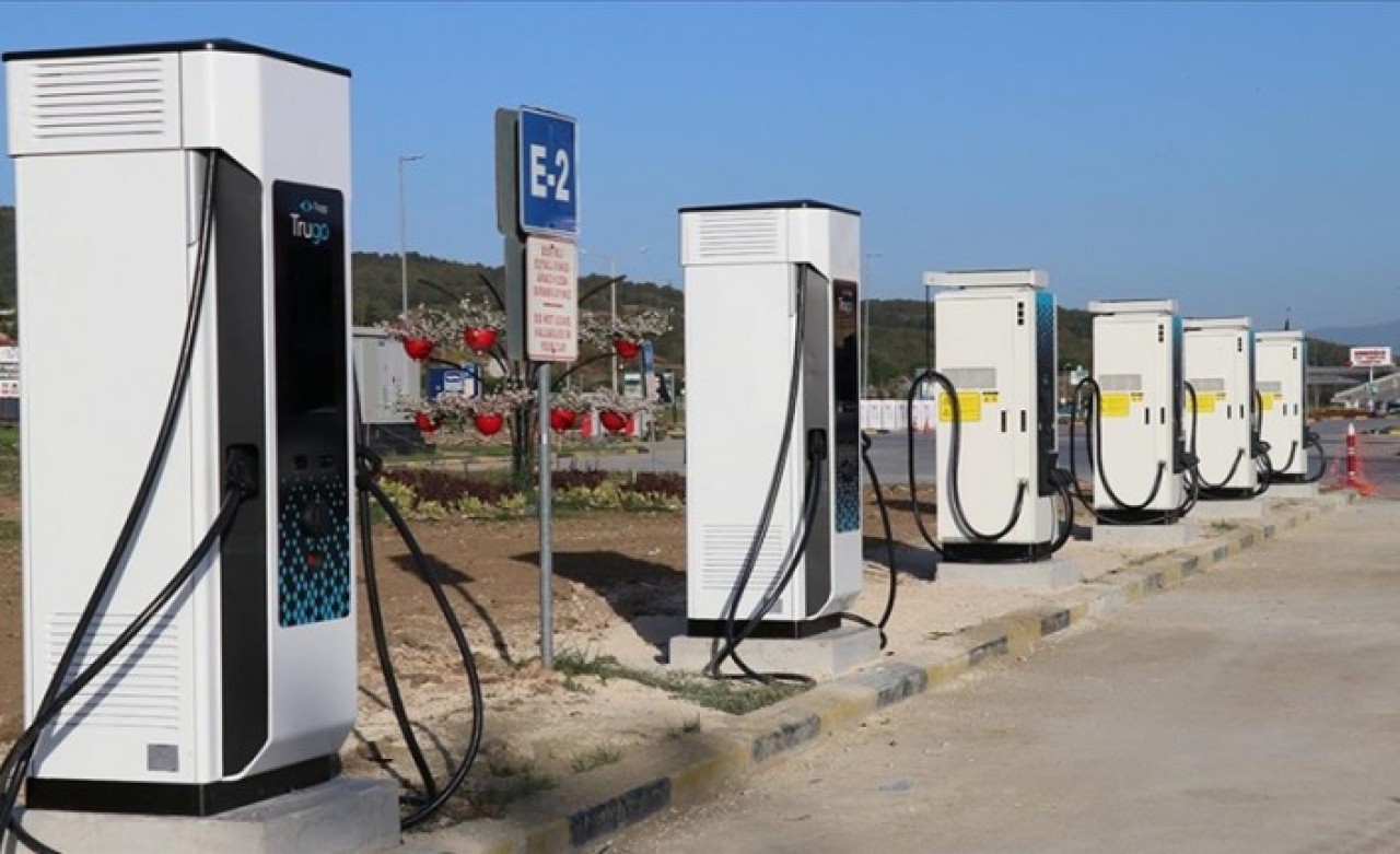 Bolu'da Trugo'ya özel üretilen şarj cihazları kuruluyor