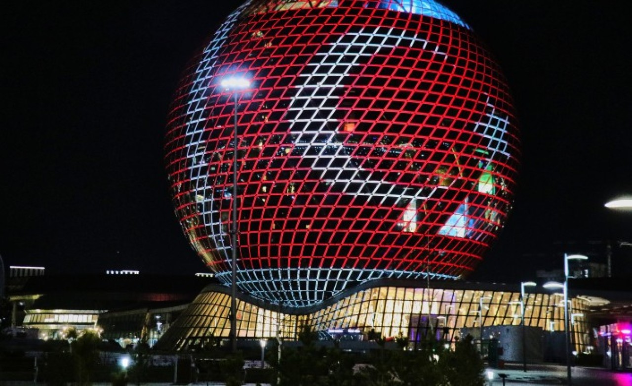 Cumhuriyet Bayramı'nda Türk bayrağı Kazakistan’ın simge binasına yansıtıldı