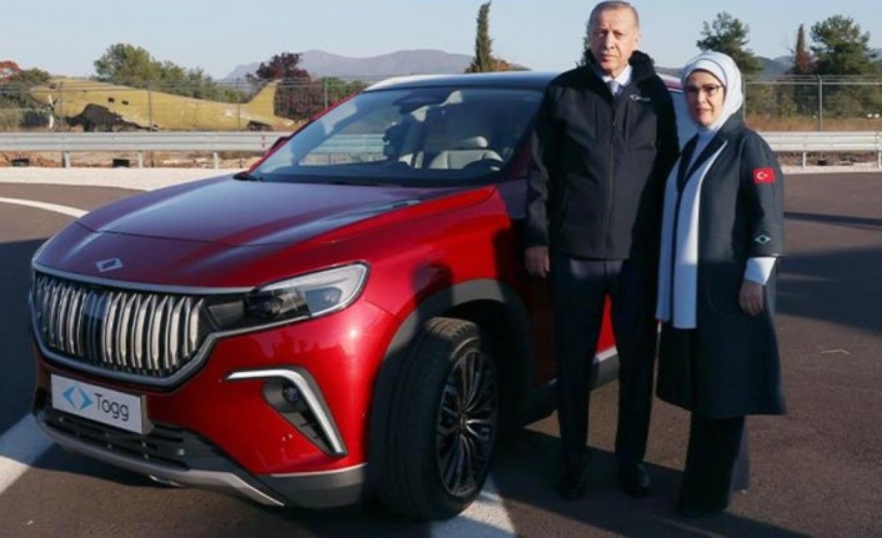 Erdoğan "Eşimle kararlaştıracağız" dedi,  hangi renk TOGG alacaklarını Emine Erdoğan açıkladı!