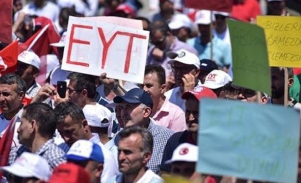 EYT'de flaş ayrıntı belli oldu! Erkeklerde 25 yıl,  kadınlarda 20 yılı doldurana müjde