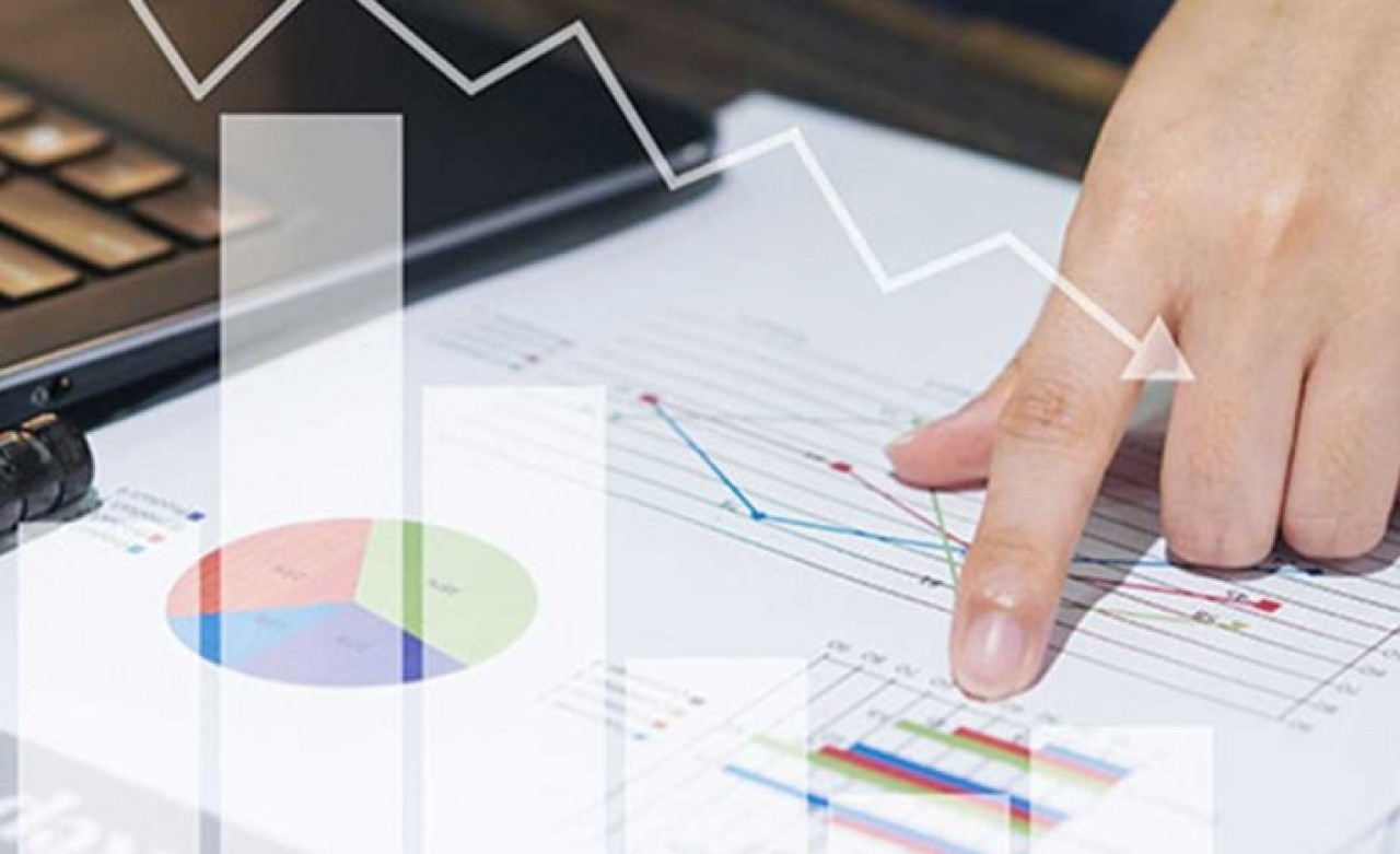 Faize çifte indirim geldi kur yerinde saydı! Ekonomide sıkıntılı dönem geride mi kalıyor?