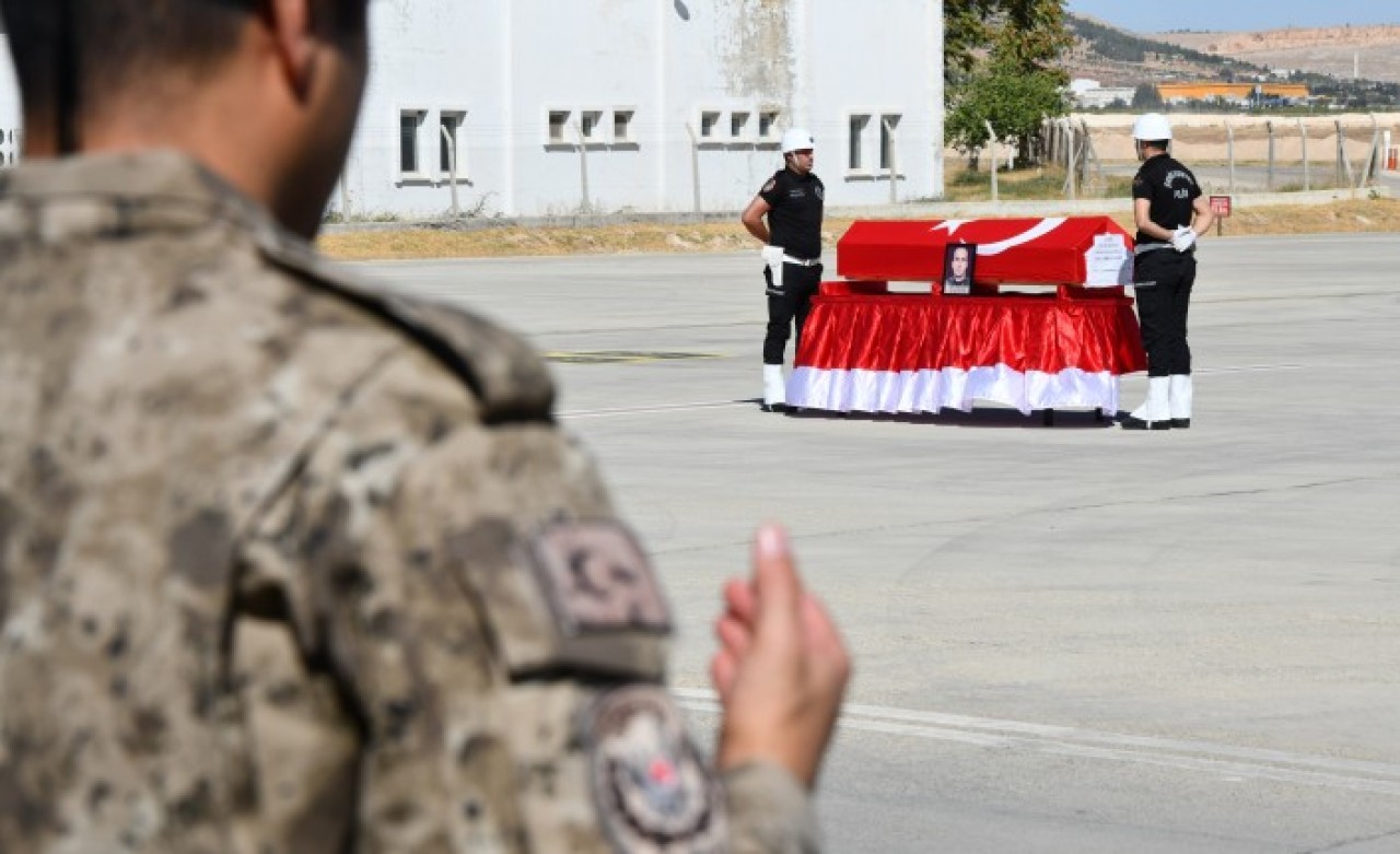 Fırat Kalkanı Harekatı bölgesinde Özel Harekat polisi Mustafa Çalışgan şehit oldu