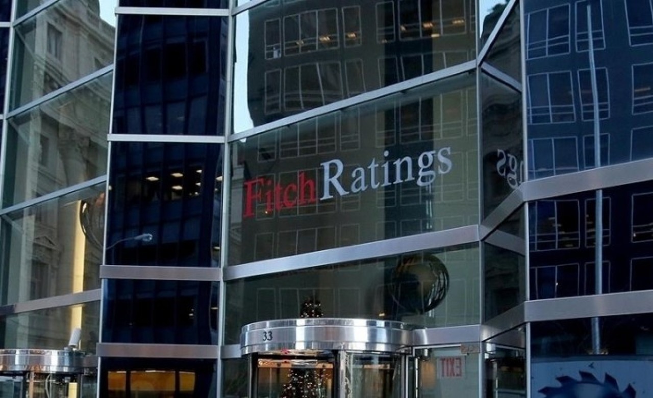 Fitch,  İngiltere'nin kredi notu görünümünü "negatif"e çevirdi
