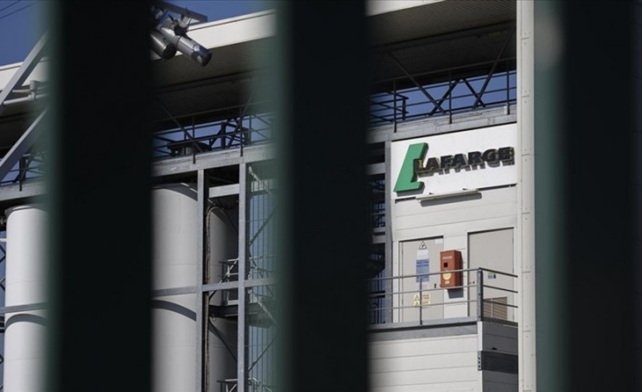 Fransız Lafarge suçunu itiraf etti: DEAŞ'a yardım ettik!