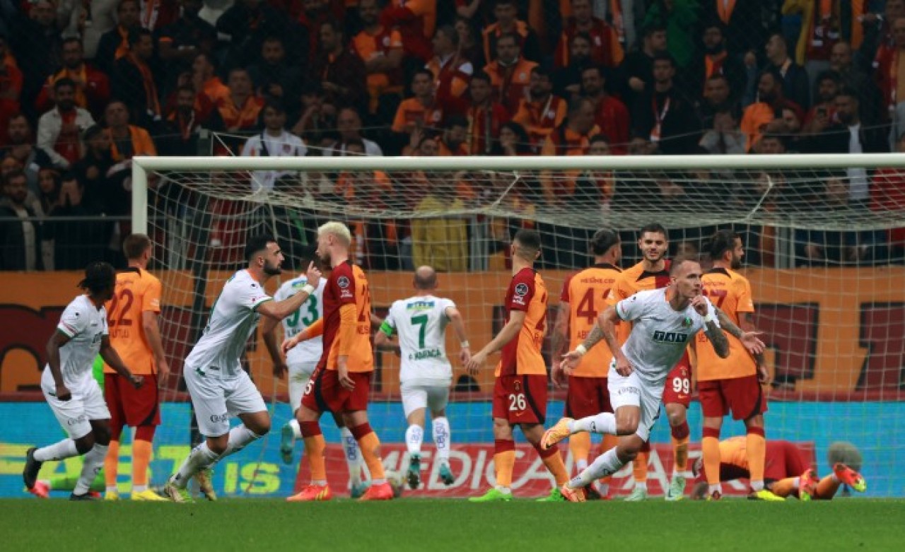Galatasaray-Alanyaspor maçında neler oldu neler: 4 gol,  2 kırmızı kart