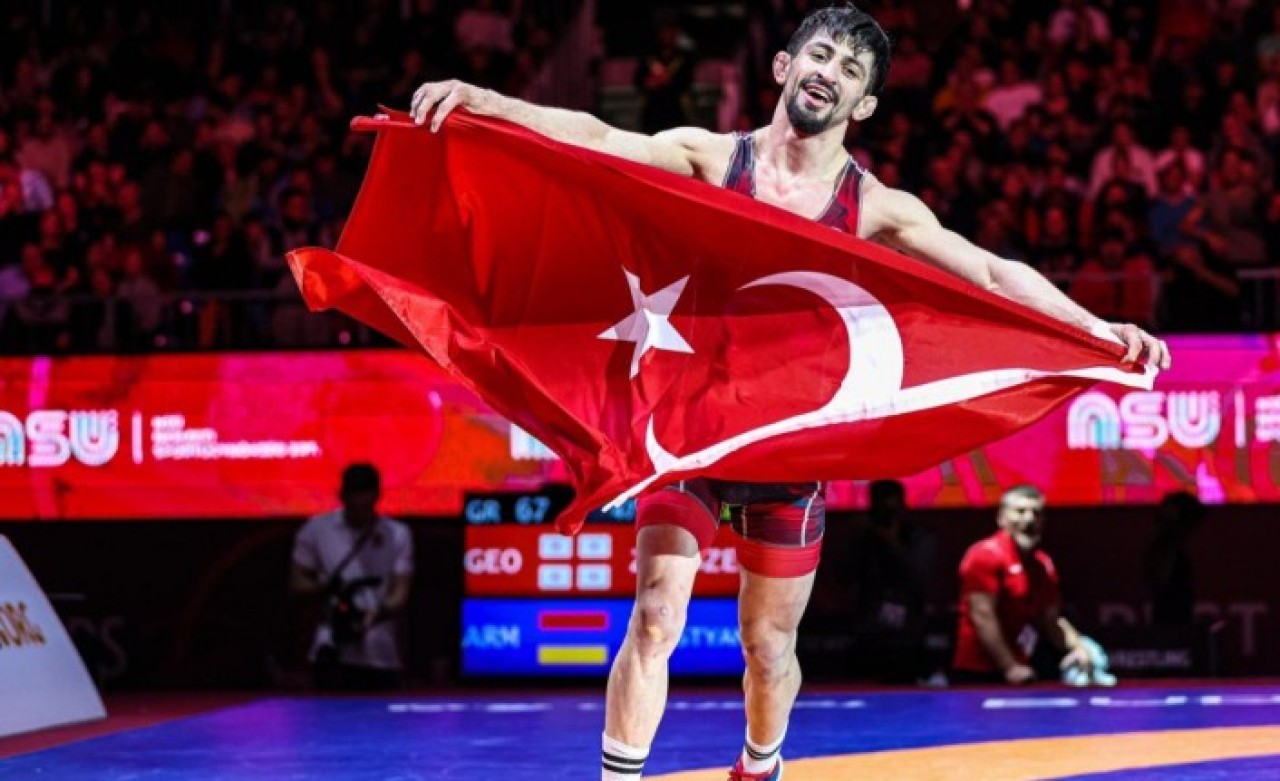 Genç güreşçi Kerem Kamal Dünya Şampiyonu