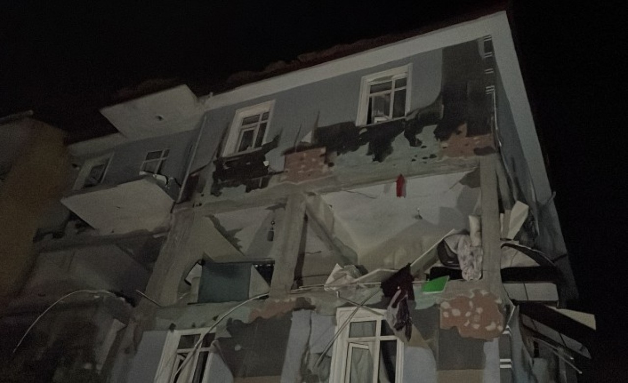 Karabük'te patlama ortalığı ayağa kaldırdı: Ev havaya uçtu,  yaralılar var