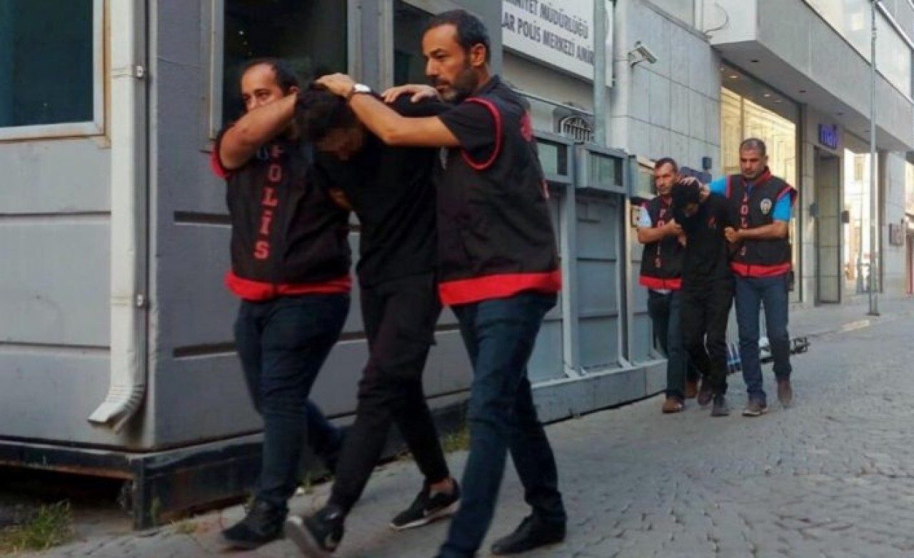 Kur’an-ı Kerim’e saygısızlık yapan 2 şüpheli tutuklandı