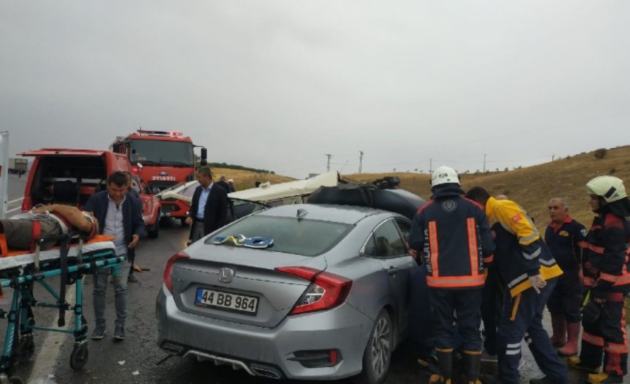 Malatya'da feci kaza: İsmail Dikenci öldü,  4 yaralı var