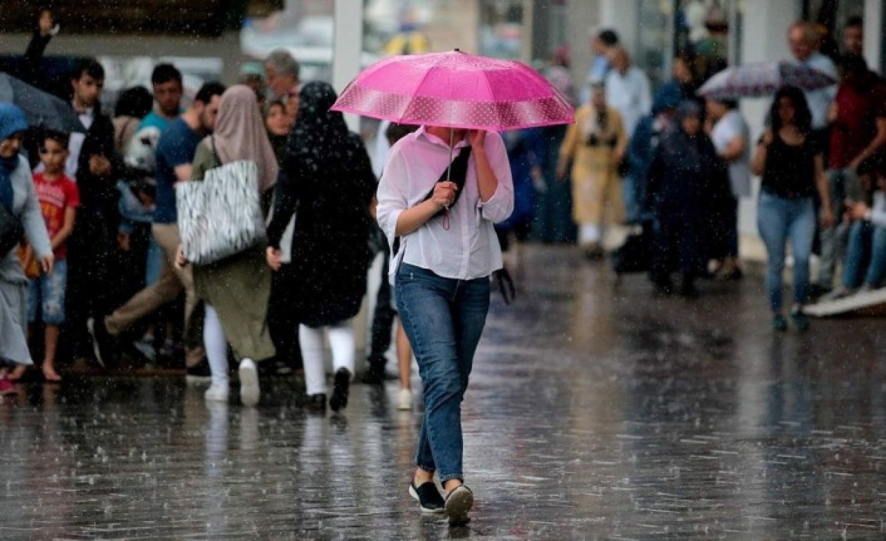 Meteoroloji açıkladı: Bu illerde kuvvetli yağmur ve rüzgar uyarısı,  yükseklerde kar da yağacak