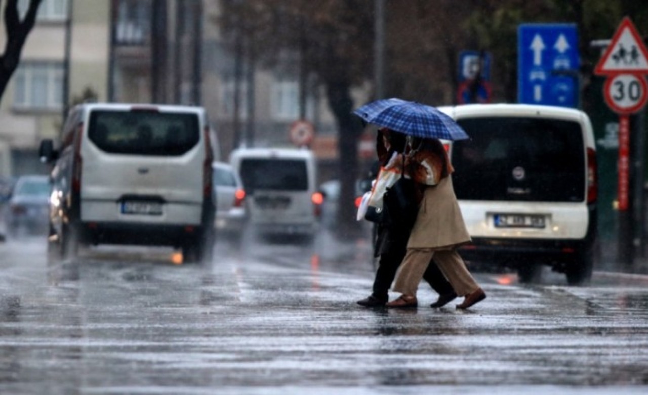 Meteoroloji karın yağacağı günü açıkladı: 6 ilde kuvvetli yağmur var,  hava soğuyor