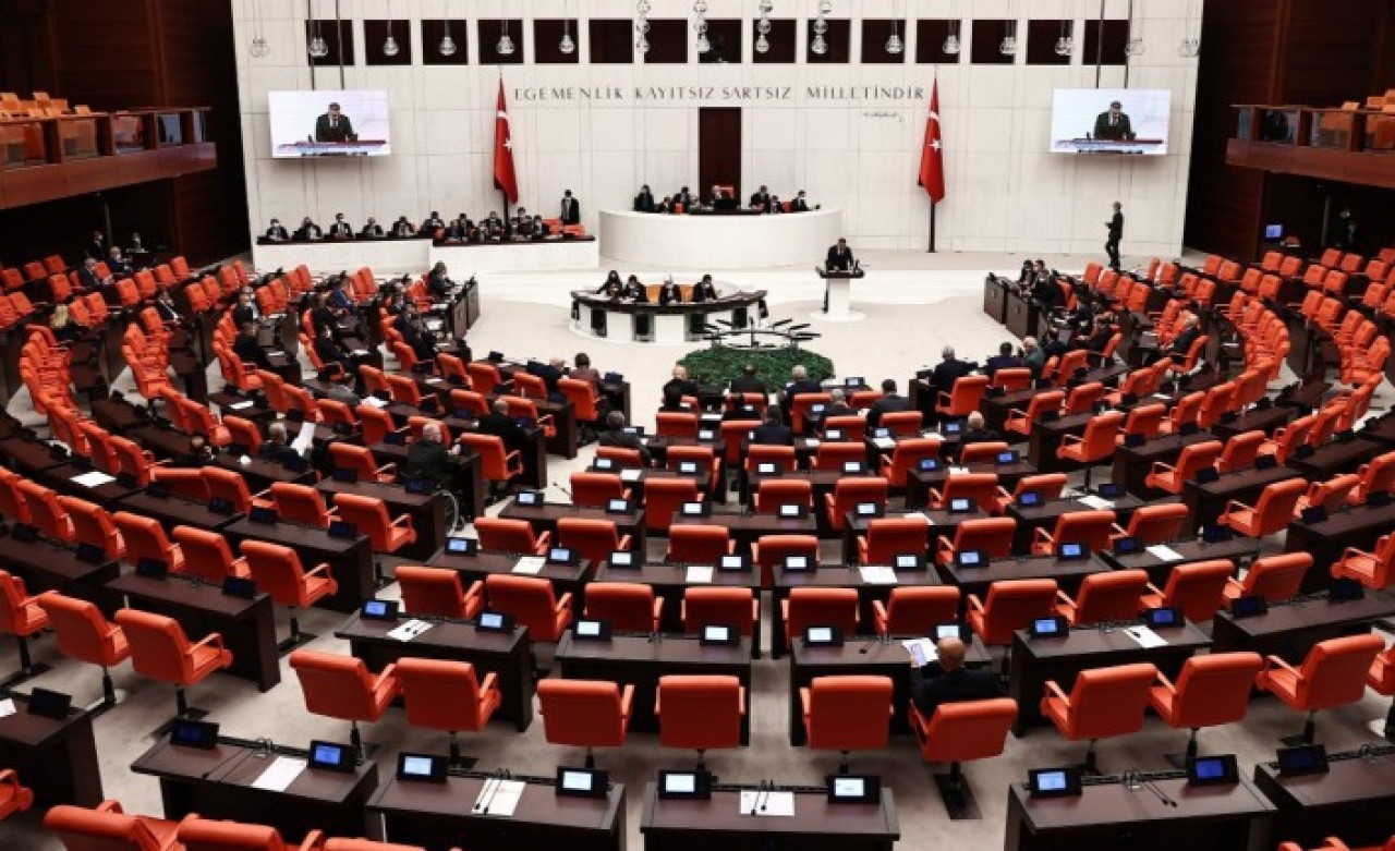 Milyonlarca genci yakından ilgilendiren kanun teklifi Meclis'te kabul edildi!