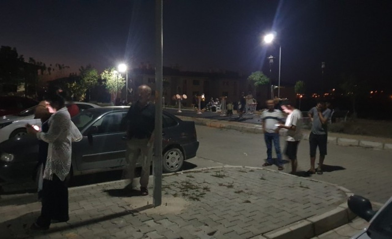 Osmaniye'de şiddetli deprem: Halk panik halinde sokağa fırladı