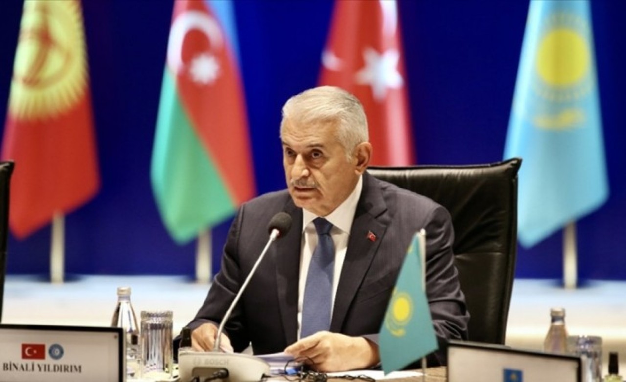 Binali Yıldırım Azerbaycan'da trafik kazası geçirdi