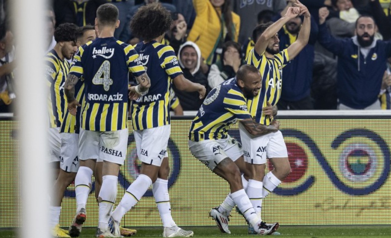 Süper Lig'de süper Fener: Başakşehir'i devirdi,  zirveye yükseldi