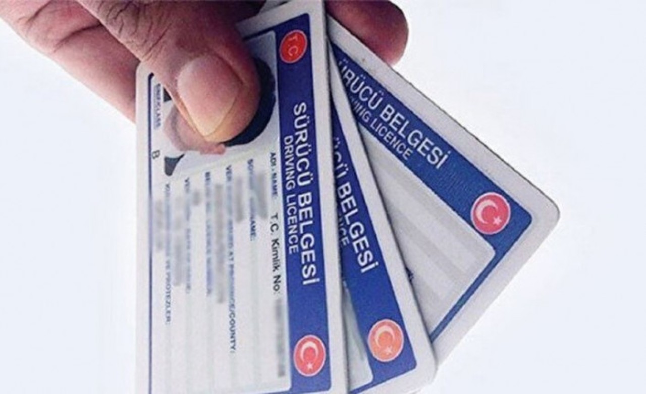 Sürücüler dikkat! Eski tip ehliyetlerle ilgili flaş karar