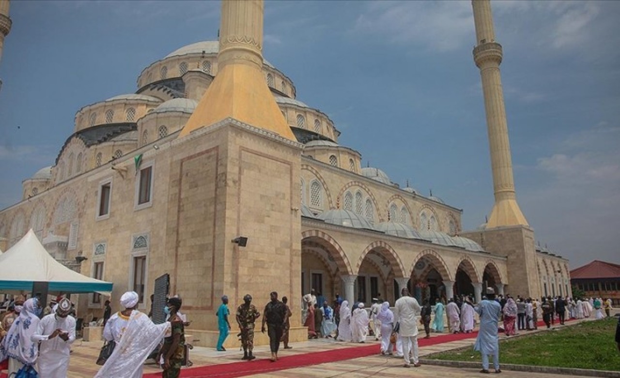 Türkiye Diyanet Vakfı,  yurt içi ve dışında 4 bin 57 cami inşa etti