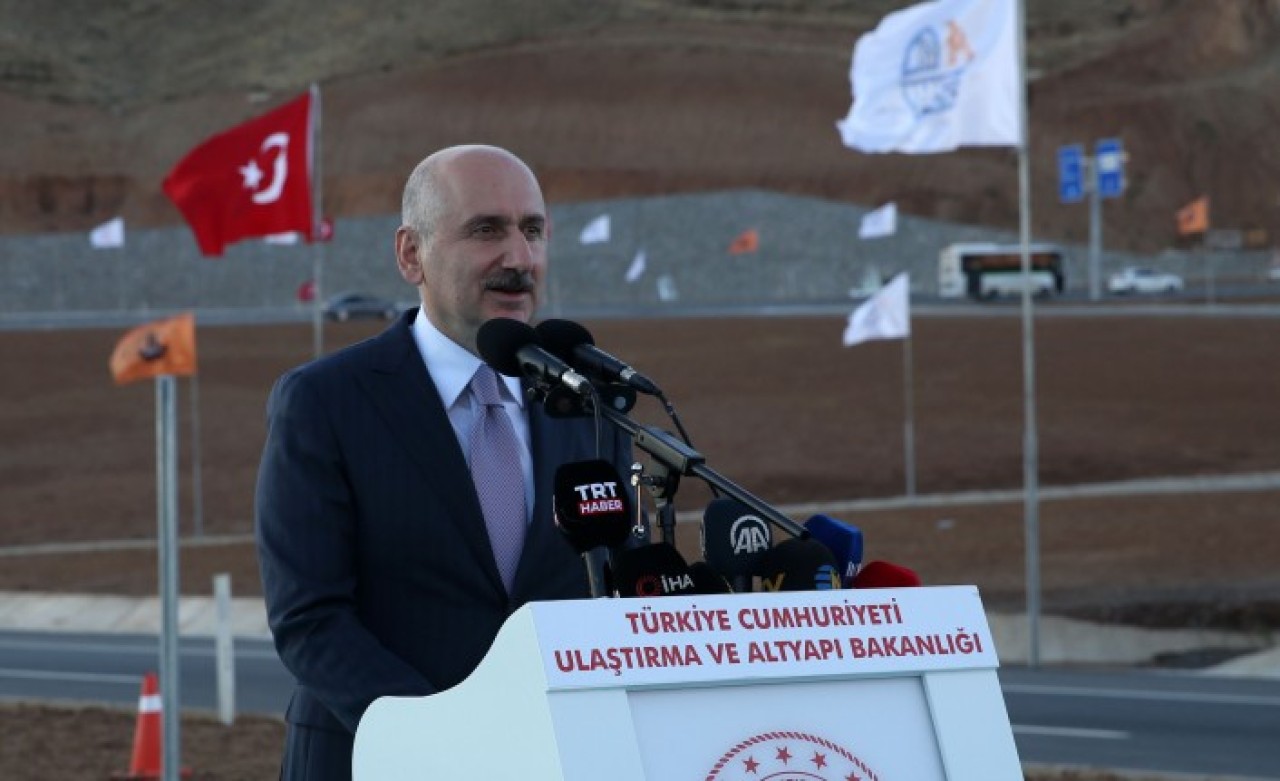 Ulaştırma ve Altyapı Bakanı Karaismailoğlu,  Bitlis Çevre Yolu'nun açılışında konuştu