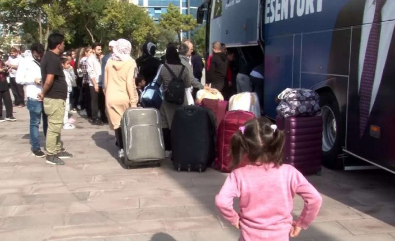 Ülkesine dönen Suriyeliler neden gittiklerini anlattı: Hepsi tek bir sorundan dert yandı!