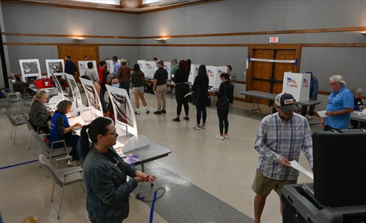 ABD'deki vali seçimlerinde Demokratlar iki eyaleti Cumhuriyetçilerden geri aldı