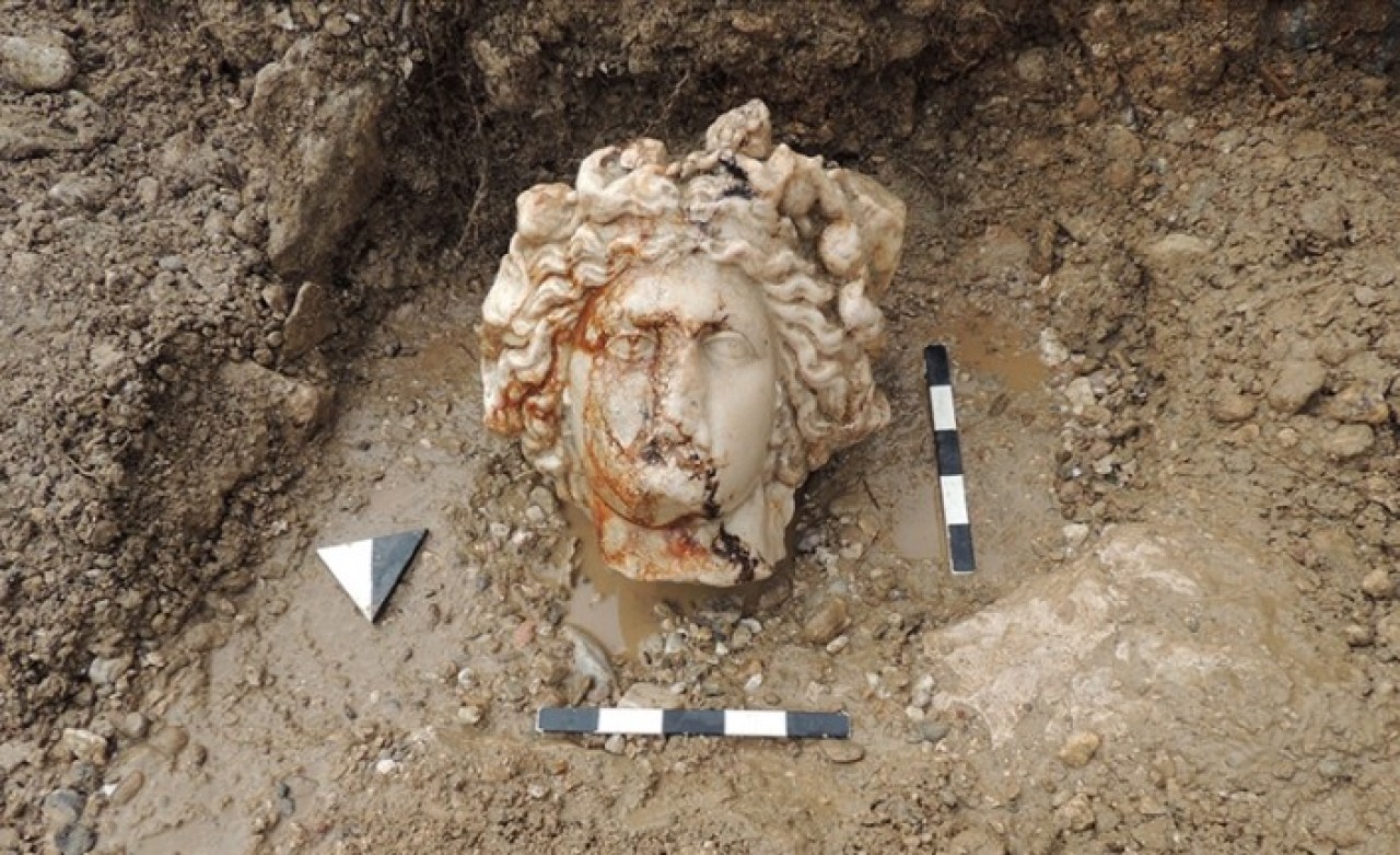 Aizanoi halkının 1700 yıllık pagan heykelleri Koca Çay'da bulundu