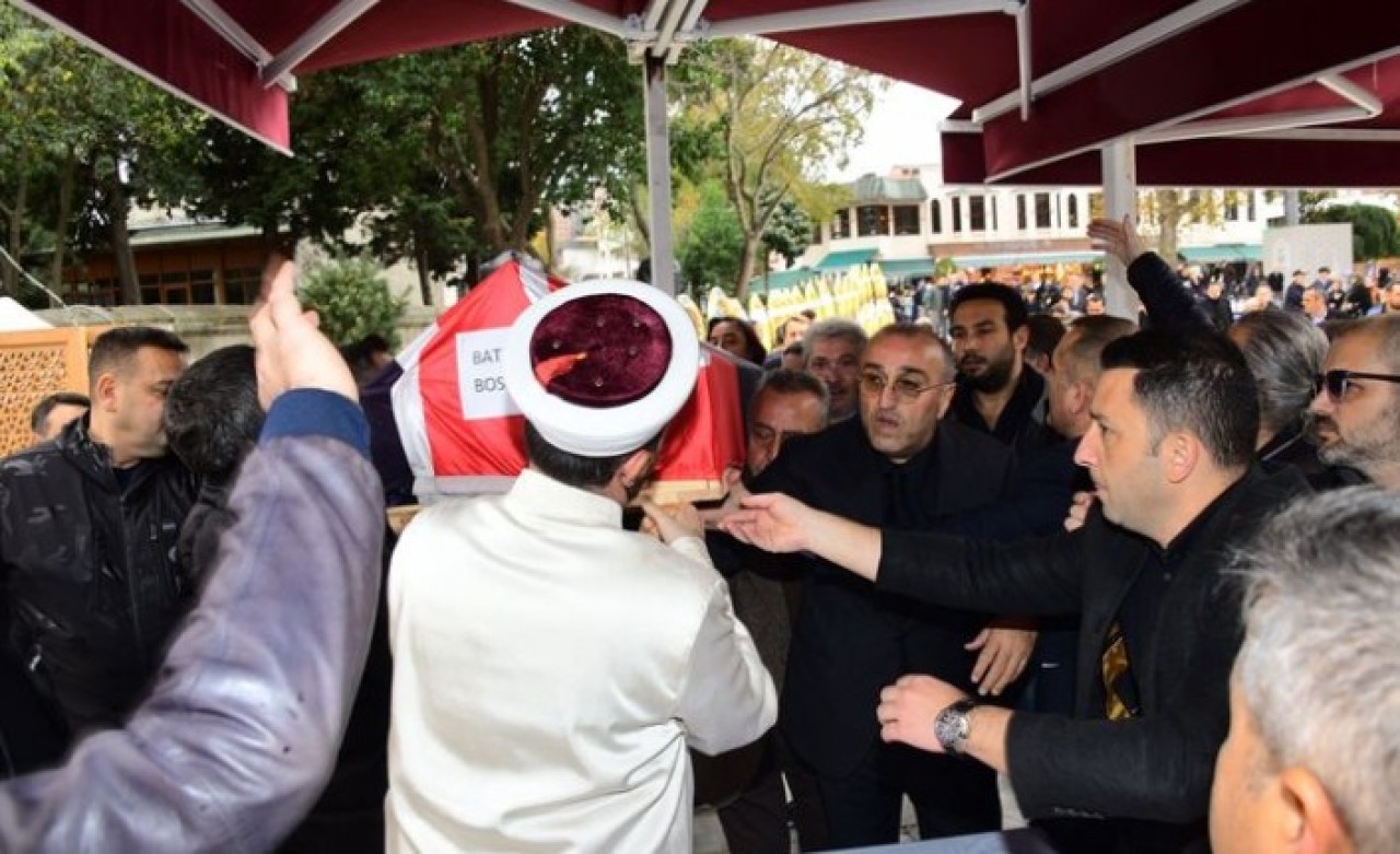 Albayrak'ın torunu Batuhan Bostancı son yolculuğuna uğurlandı: Annesi İlknur Albayrak Bostancı ve babası Asil Bostancı'nın gözyaşları sel oldu