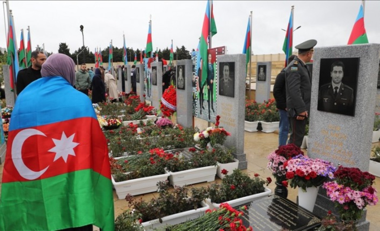 Azerbaycan'da Karabağ Zaferi'nin 2. yılında şehitler unutulmadı
