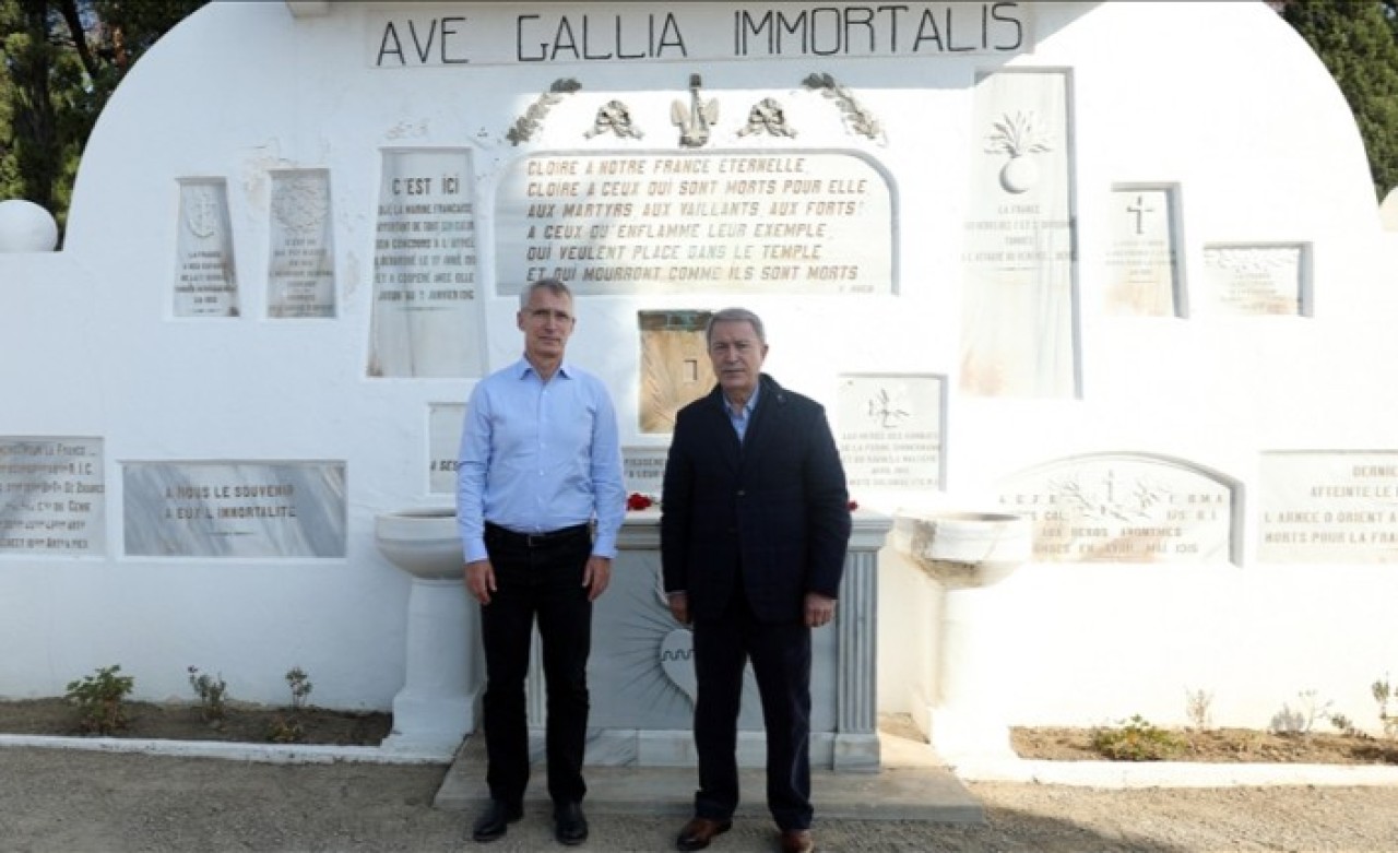 Bakan Akar ve NATO Genel Sekreteri Stoltenberg'ten Şehitler Abidesi'ne ziyaret