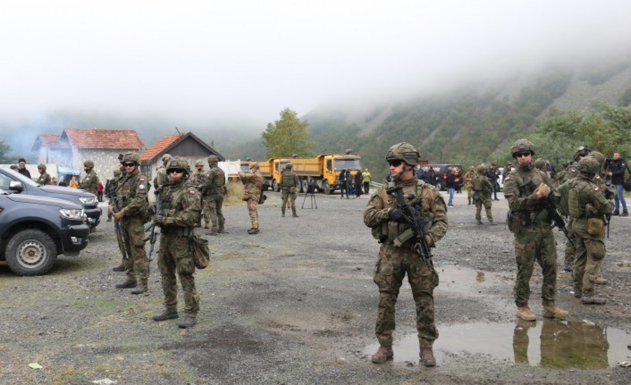 Bir bu eksikti: Burnumuzun dibindeki iki ülke savaşın eşiğine geldi,  eller tetikte