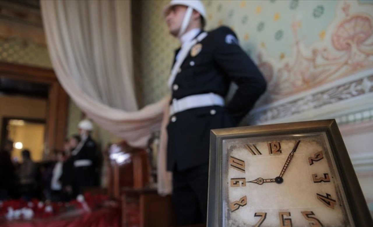 Büyük Önder Atatürk,  Dolmabahçe Sarayı'ndaki odasında törenle anıldı