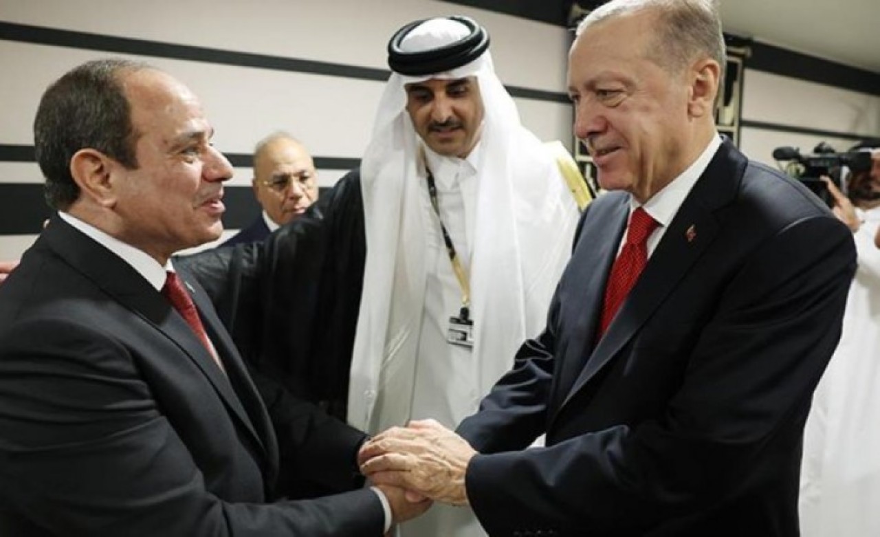 Cumhurbaşkanı Erdoğan,  "Asla görüşmem" dediği Sisi ile el sıkıştı,  sırada başka bir lider daha var