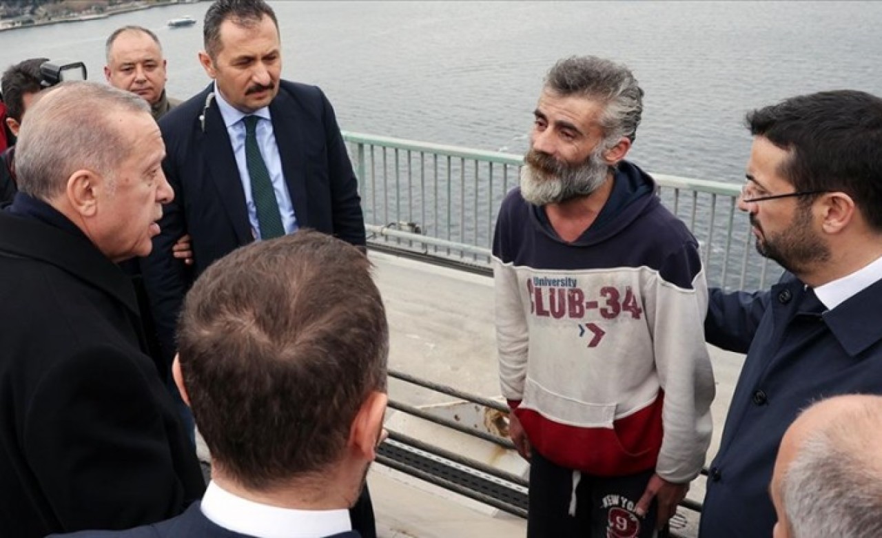 Cumhurbaşkanı Erdoğan,  15 Temmuz Şehitler Köprüsü'ndeki intiharı önledi