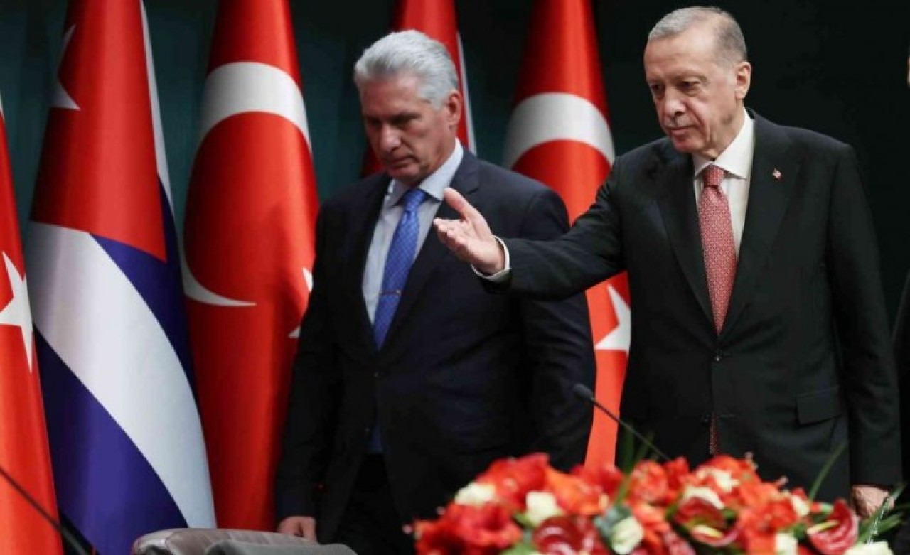 Cumhurbaşkanı Erdoğan öyle bir şey verdi ki Küba Devlet Başkanı dondu kaldı