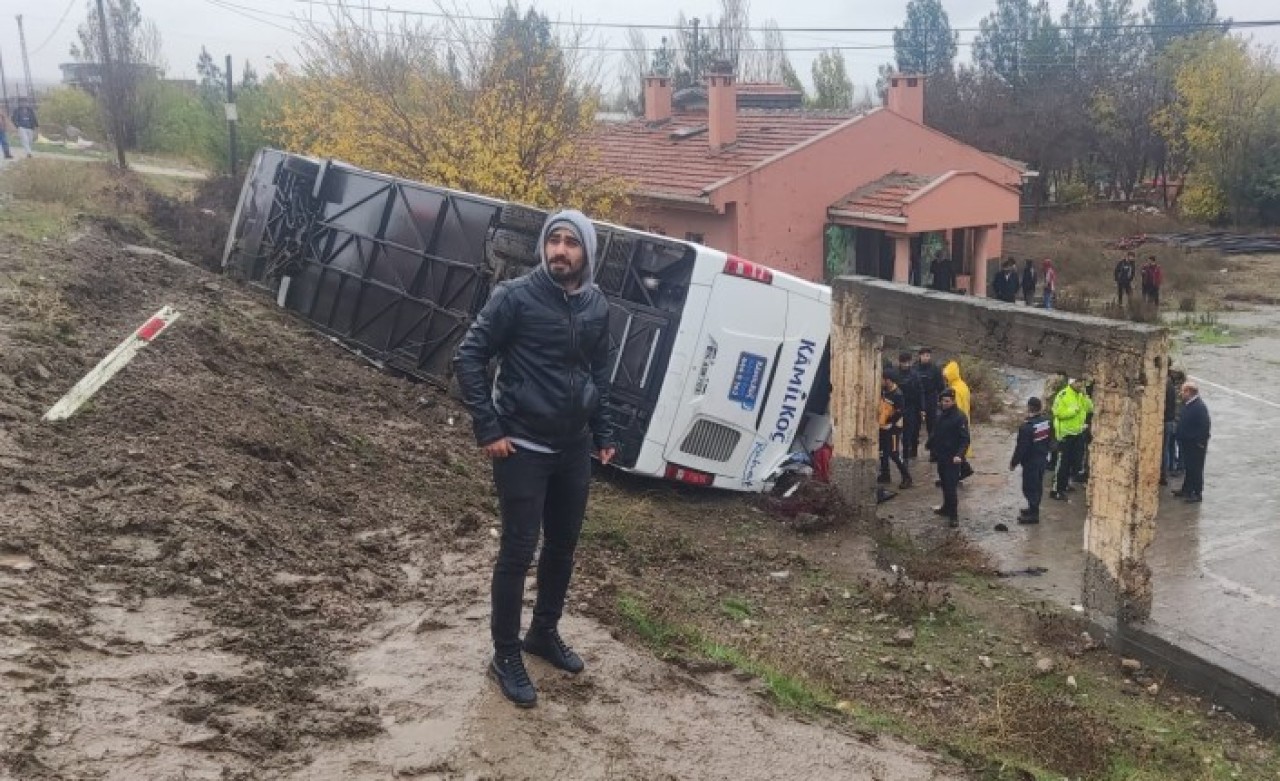 Diyarbakır'da yolcu otobüsü devrildi: Çok sayıda yaralı var