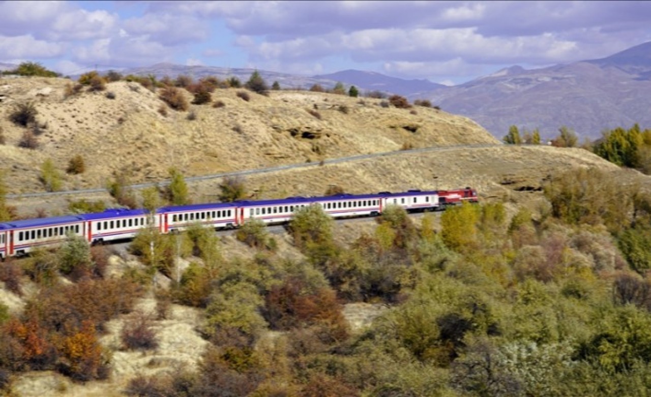 Doğu Ekspresi'nin Kemah-Erzincan rotası fotoğraf tutkunlarına doğal stüdyo oluyor