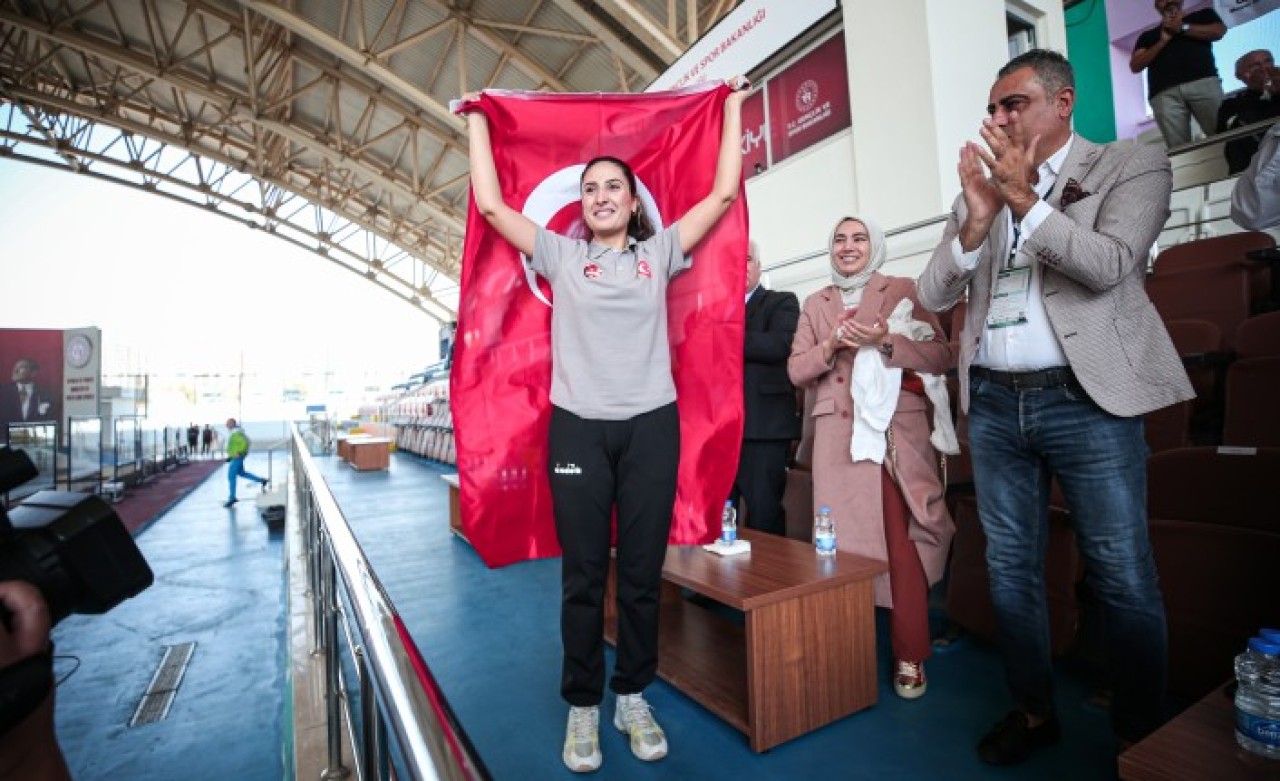 Eda Sayak dünya şampiyonu oldu