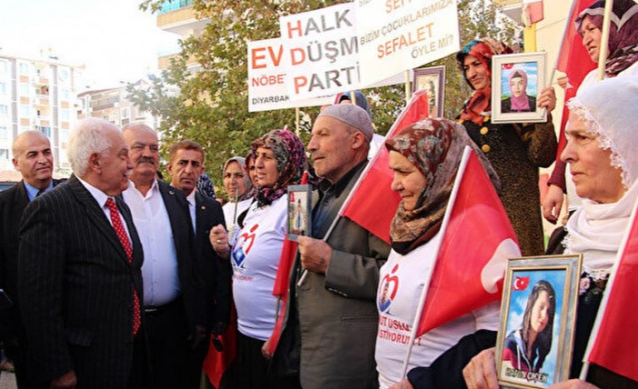Evlat nöbetindeki aileleri ziyaret eden Perinçek:HDP kapatılacak!