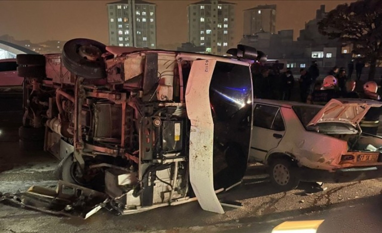 Gaziantep'te devrilen polis midibüsündeki 5 memur yaralandı