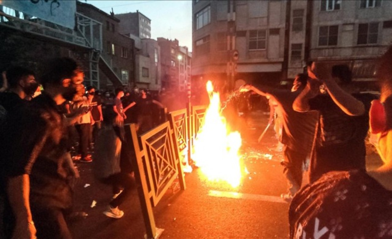 İran adım adım iç savaşa gidiyor: Biri yarbay 3 güvenlik görevlisi öldürüldü