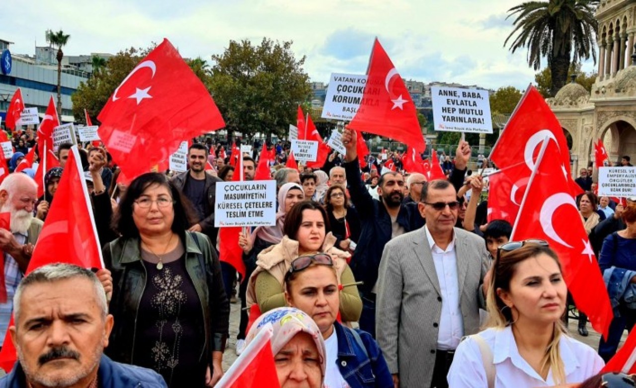 İzmir’de Büyük Aile Buluşması: Ailemiz ve bağımsızlığımız için yasal düzenleme istiyoruz