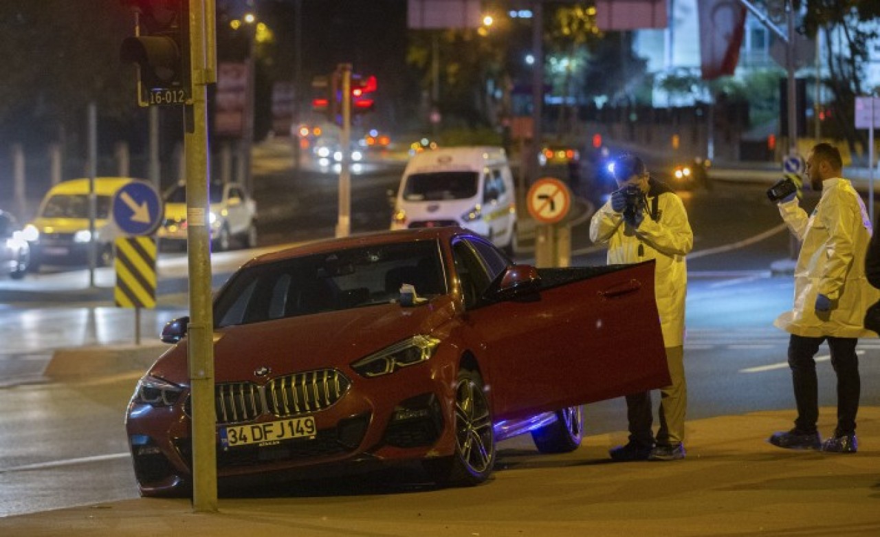 Kağıthane'de ışıklarda duran otomobile silahlı saldırı: Bayram Diril öldü