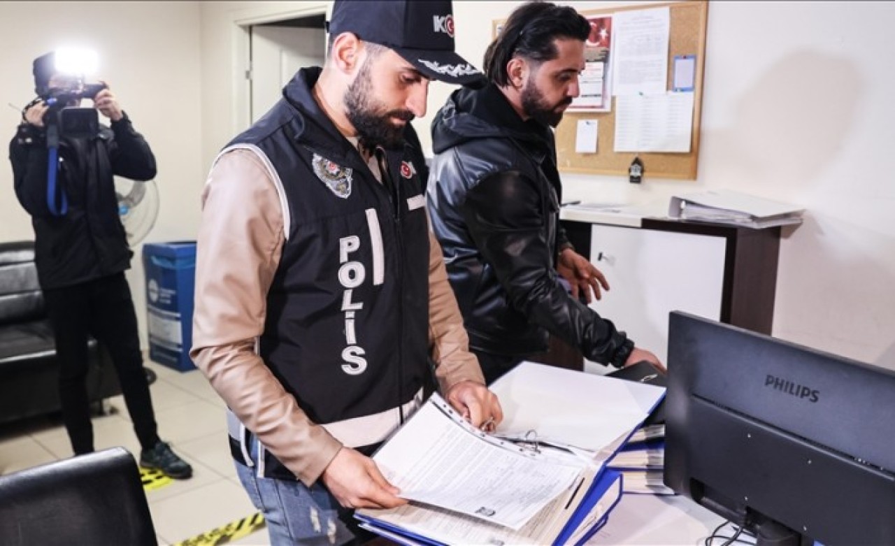 Kopya,  rüşvet,  belgede sahtecilik! Ne ararsan var: 25 ilde büyük operasyon