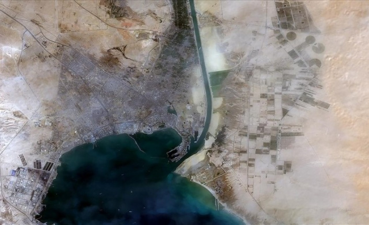 Küresel ticaretin önemli koridoru Süveyş Kanalı