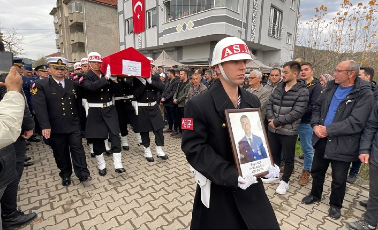 Manisa'da traktöre çarpan otomobildeki Astsubay Buğra Kök öldü