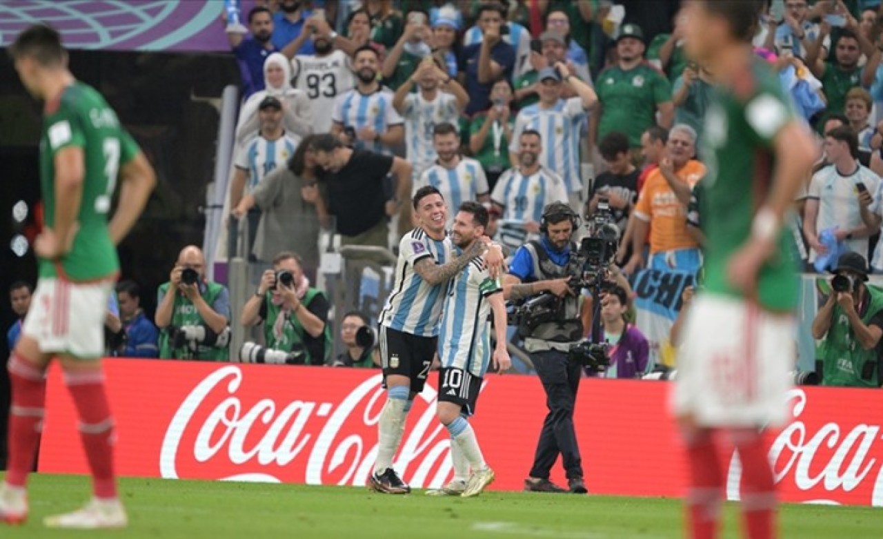 Messi sahneye çıktı,  Arjantin,  Dünya Kupası'nda ilk galibiyetini aldı