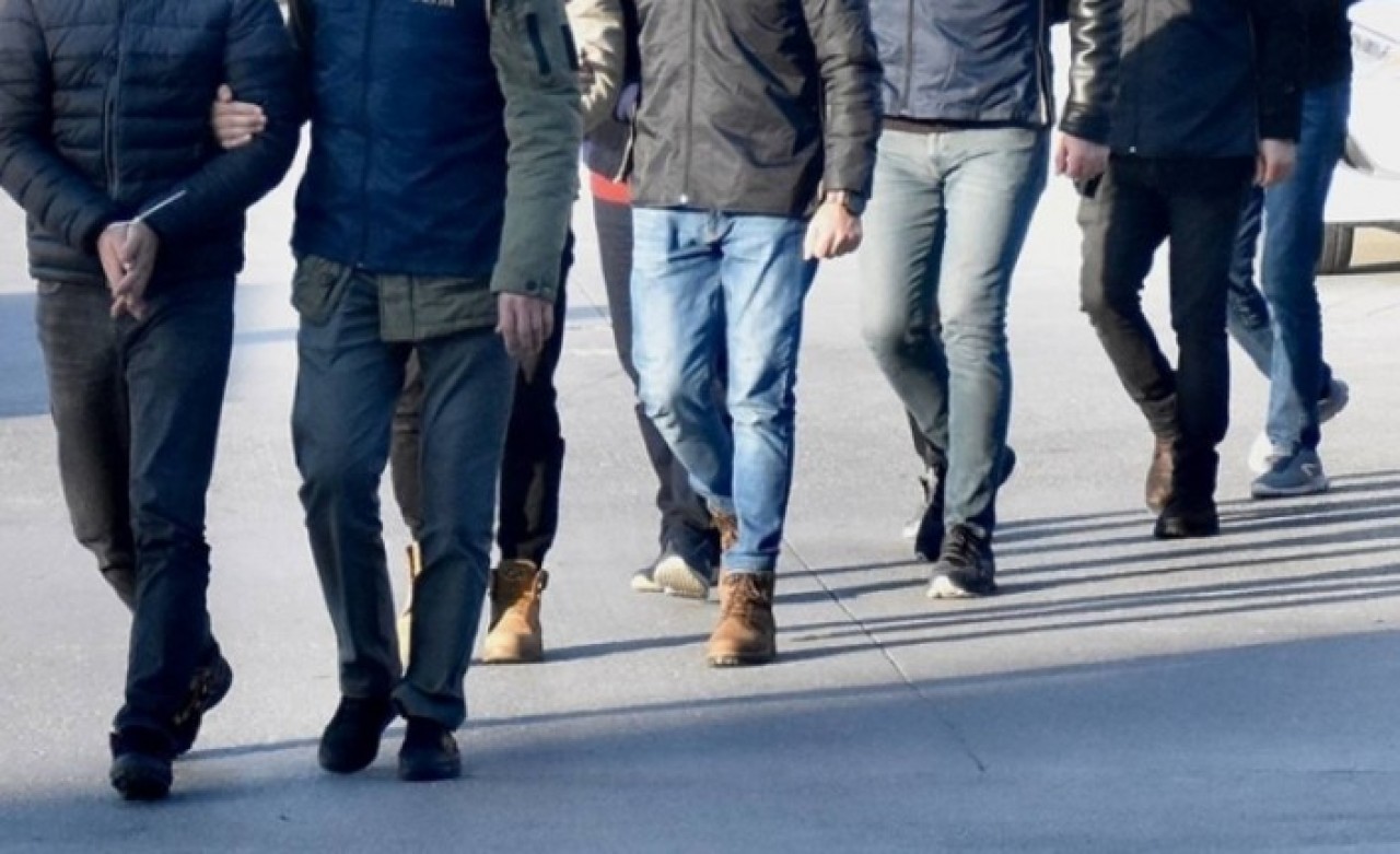 Muğla merkezli "Sahte rezervasyon" operasyonunda yakalanan 25 şüpheli adliyede