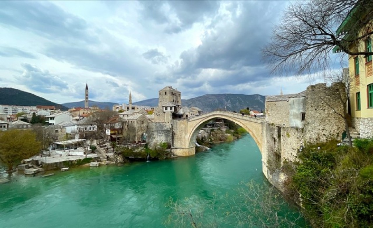 Neretva Nehri'nin 'Osmanlı gerdanlığı' Mostar Köprüsü'nün yıkılışının üzerinden 29 yıl geçti