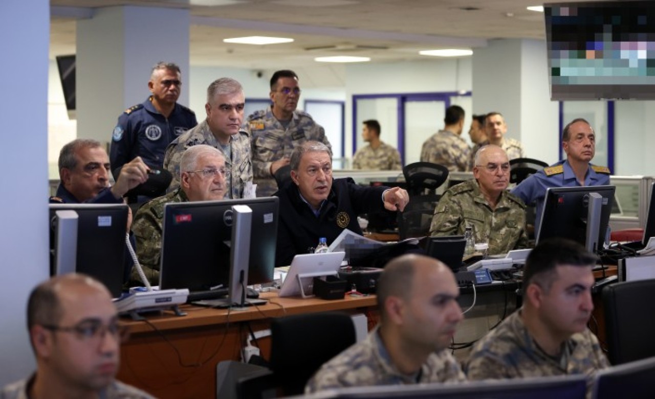Pençe-Kılıç Harekatı: Bakan Akar'dan harekat merkezinde flaş açıklamalar