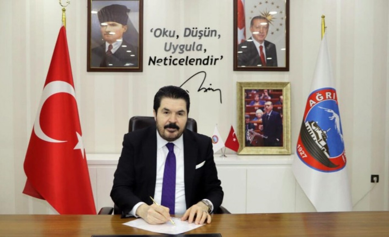 Sayan'dan çok konuşulacak iddia! 'CHP'li Büyükşehir Belediye Başkanı AK Parti'ye katılmak istedi'